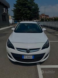 Opel Astra 1.6 Diesel del 2016 con 135.000 km.