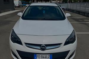 Opel Astra 1.6 Diesel del 2016 con 135.000 km.