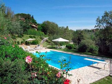 Rustico / Casale di 350 m² con più di 5 locali e b