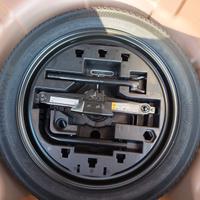 Ruotino di scorta completo di accessori