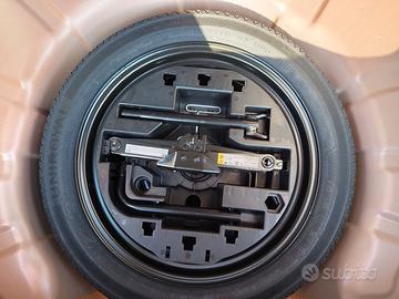 Ruotino di scorta completo di accessori