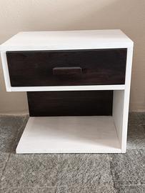 comodino  in legno
