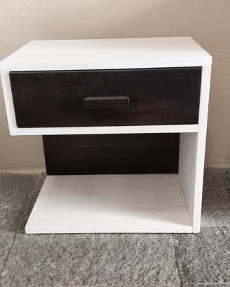 comodino  in legno