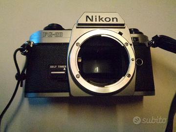 Macchina fotografica analogica Nikon FG20