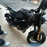 Husquavna 125 svartpilen