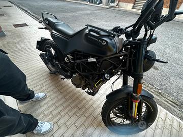 Husquavna 125 svartpilen