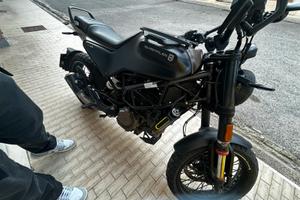 Husquavna 125 svartpilen