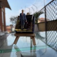 “Art in giacca” Scultura in resina con cavalletto