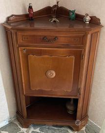 Angoliera in legno