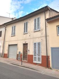 Terratetto con garage e giardino a Cerreto Guidi