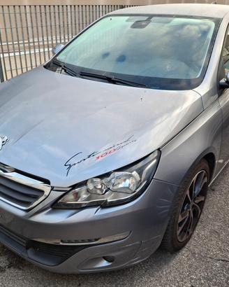 Peugeot 308 anno 2015 ricambi usati