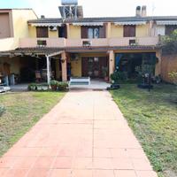 Villetta a schera con ampio cortile