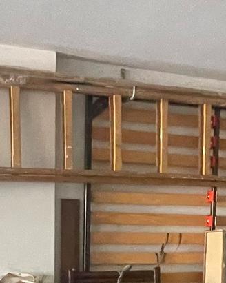 Scala a sfilo in legno