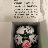 Pallone champions autografato dal Napoli campione