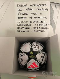 Pallone champions autografato dal Napoli campione