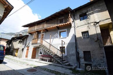 CASA SEMINDIPENDENTE A CHÂTILLON