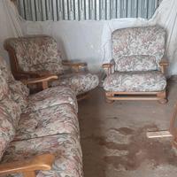 divano con due poltrone