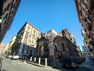 4 LOCALI A NAPOLI