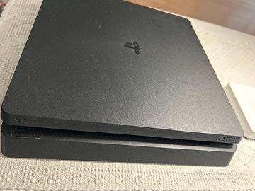 Play station 4 slim