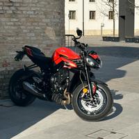 TRIUMPH Street Triple 765 R