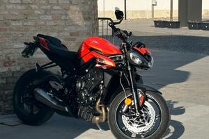 TRIUMPH Street Triple 765 R