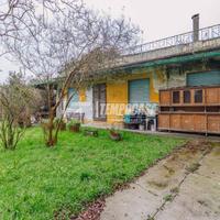 QUADRILOCALE CON RUSTICO E TERRENO EDIFICABILE