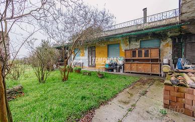 QUADRILOCALE CON RUSTICO E TERRENO EDIFICABILE