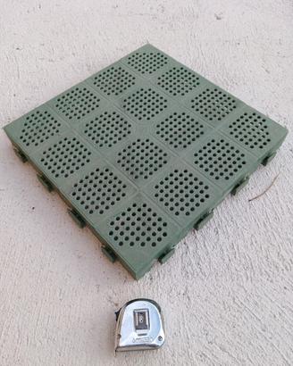 83 piastrelle plastica da giardino 