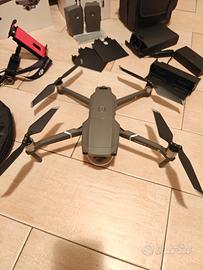DJI Mavic 2 zoom + Fly More Kit pari al nuovo 