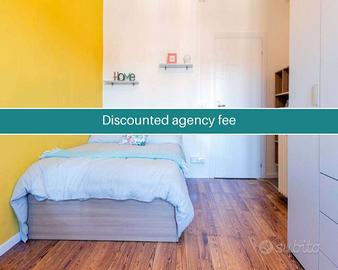 Stanza in appartamento di 373 m² a Torino