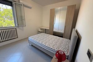 Modena Est: stanza singola arredata