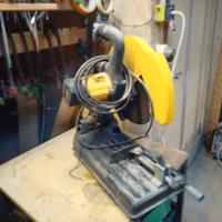 Troncatrice per metalli DeWalt