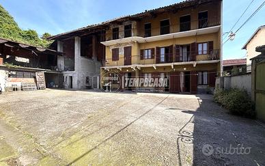 Casa indipendente a Caravino 7 locali