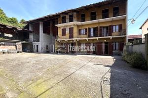 Casa indipendente a Caravino 7 locali