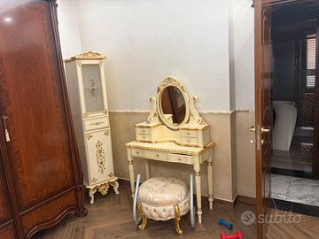 Toeletta per trucchi stile classico barocco