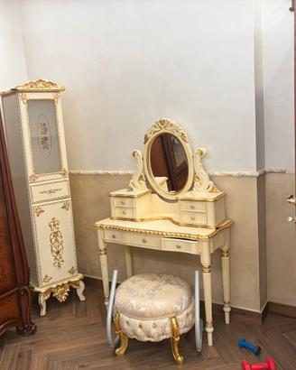 Toeletta per trucchi stile classico barocco