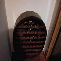 cantinetta in legno scuro