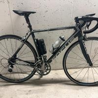 Bici da corsa focus tutta in carbonio