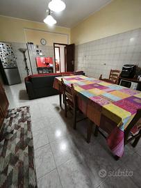 Casa indipendente+garage e giardino in Via Fedra