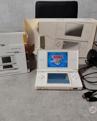 Nintendo ds lite con scatola manuali e gioco