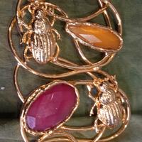 Collana con scarabeo di agata, rubino e corniola