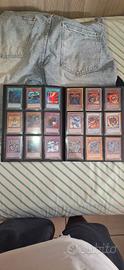 Album di Yu-Gi-Oh! con varie carte singole