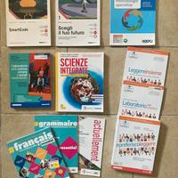 Libri di testo scolastici nuovi mai usati