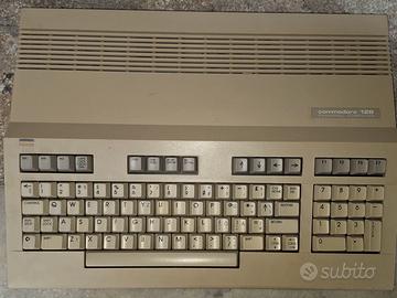 Commodore 128 con accessori