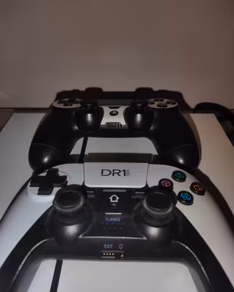 PlayStation 4 FAT 1TB  con 2 controller e cavi