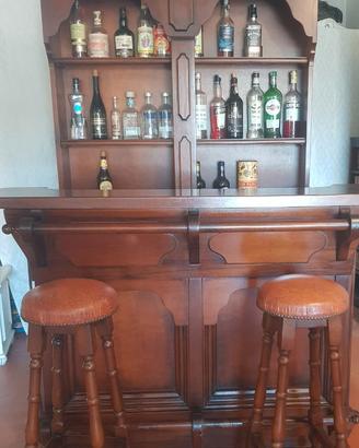 Mobile bar con sgabelli