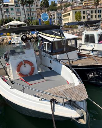 Barca con   Motore Yamaha da 115 cv a Gaeta.