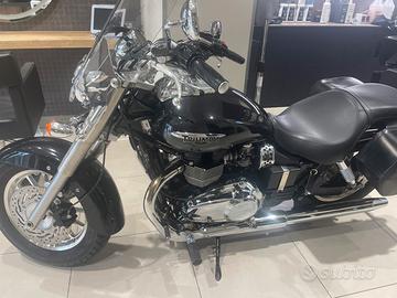 Moto triumph america 850