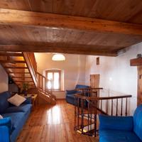 Baita in piccolo villaggio alpino