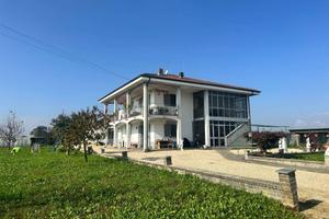 Villa di 203 m² con più di 5 locali e box auto dop